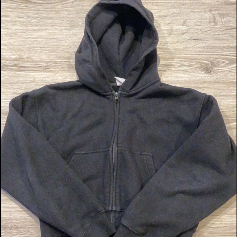 black cropped aritzia zip up